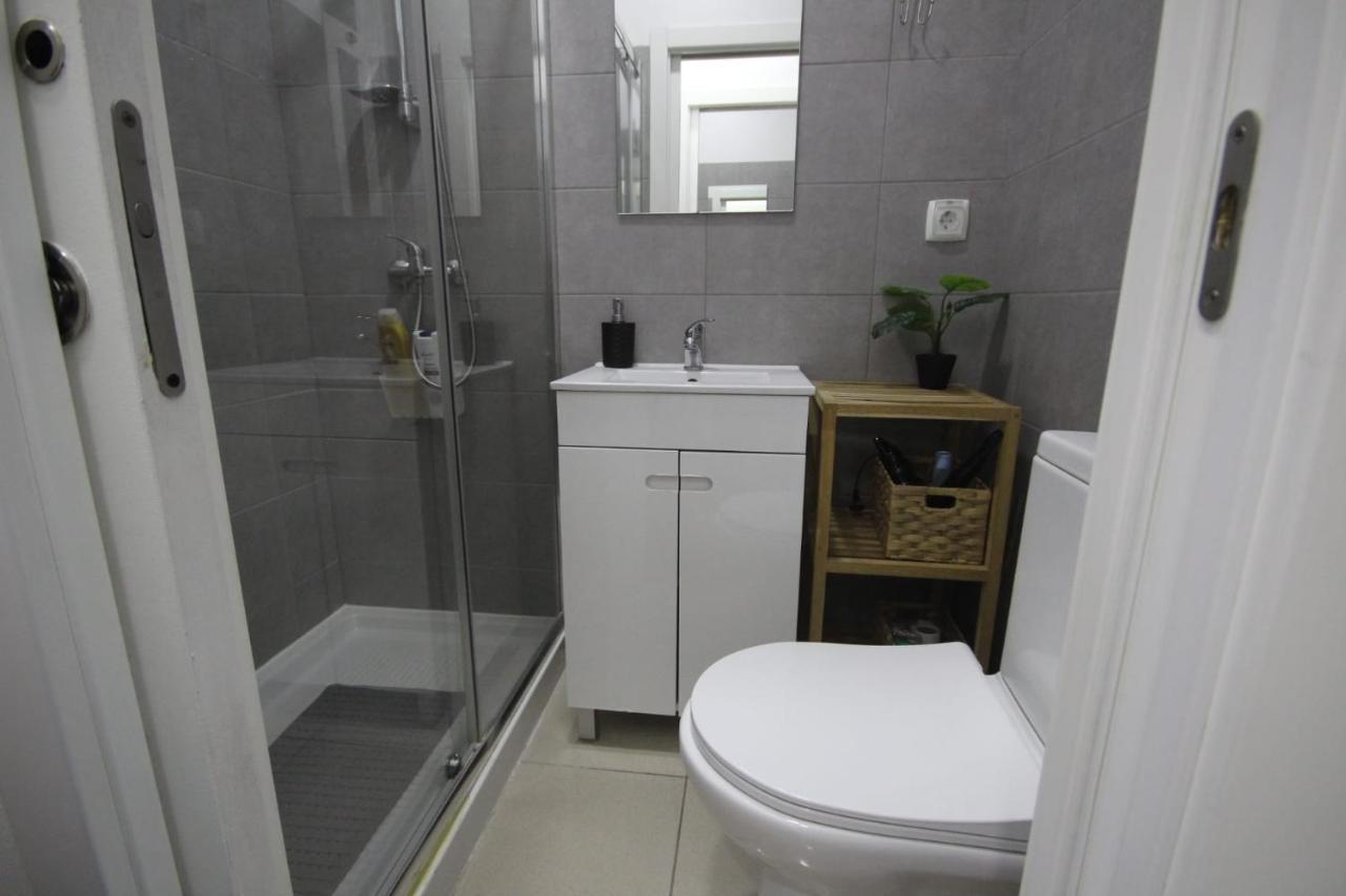 Antique M1 R1 - Amazing Double Room With Shared Bathroom In Marques Pombal Lisbona Esterno foto
