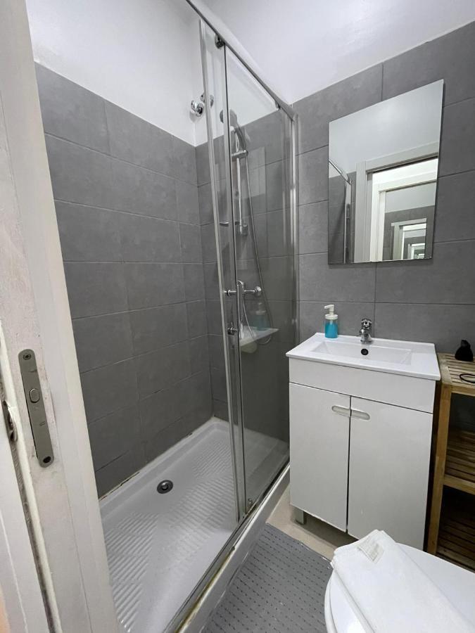 Antique M1 R1 - Amazing Double Room With Shared Bathroom In Marques Pombal Lisbona Esterno foto
